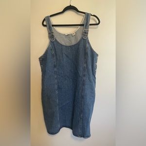 Size XXI Levi’s overalls denim jumper dress, side buttons and adjustable straps